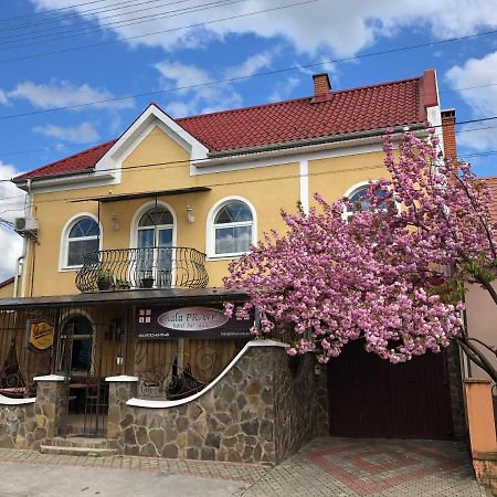 Mala Praha Hotel Uzjhorod Eksteriør billede