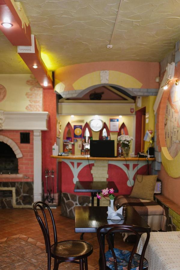 Mala Praha Hotel Uzjhorod Eksteriør billede
