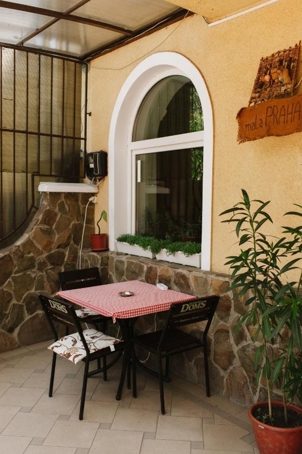 Mala Praha Hotel Uzjhorod Eksteriør billede