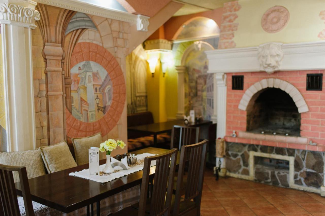 Mala Praha Hotel Uzjhorod Eksteriør billede