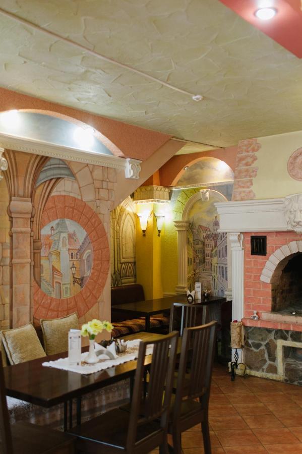 Mala Praha Hotel Uzjhorod Eksteriør billede