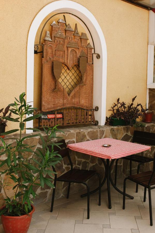Mala Praha Hotel Uzjhorod Eksteriør billede