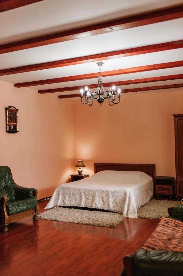 Mala Praha Hotel Uzjhorod Eksteriør billede