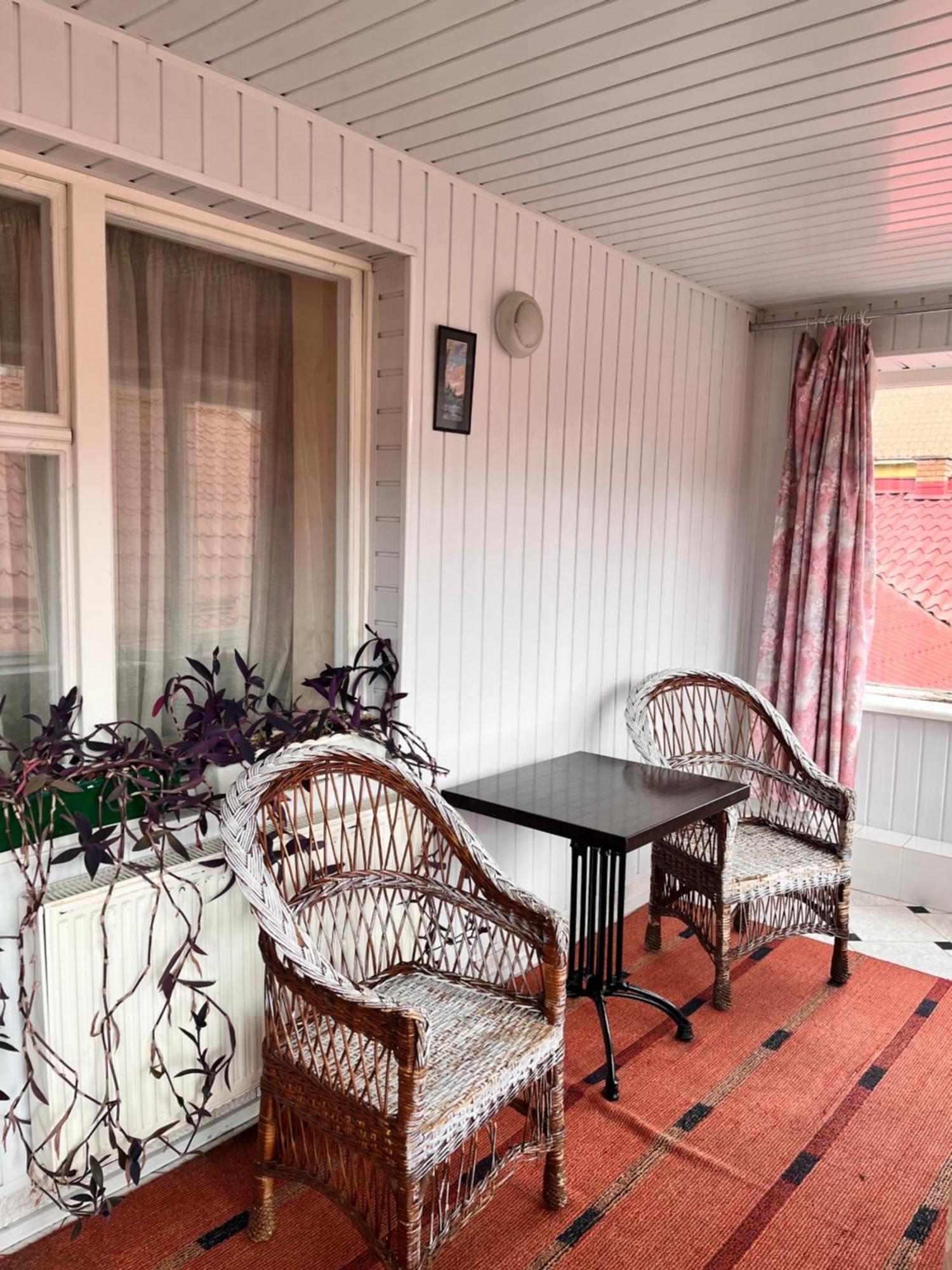 Mala Praha Hotel Uzjhorod Eksteriør billede