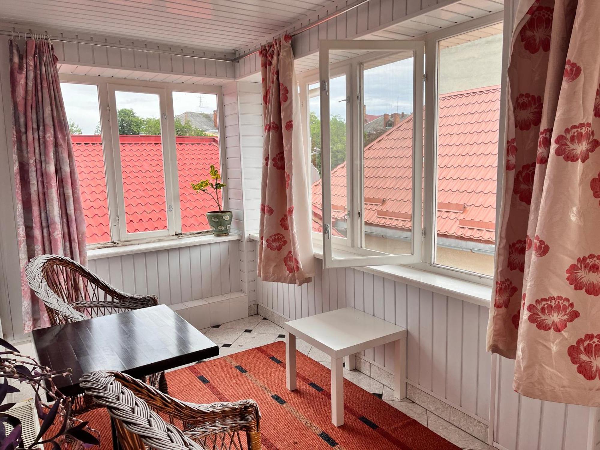 Mala Praha Hotel Uzjhorod Eksteriør billede