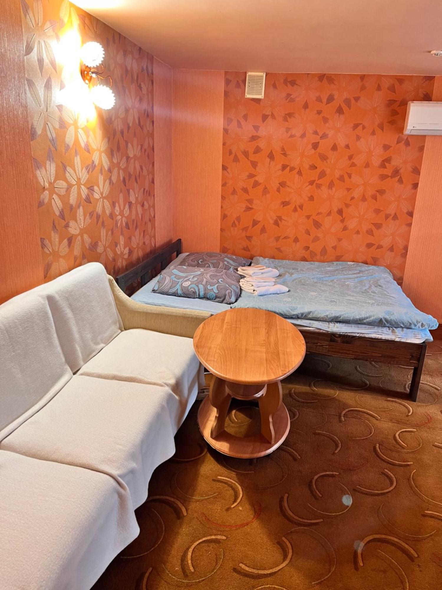 Mala Praha Hotel Uzjhorod Eksteriør billede