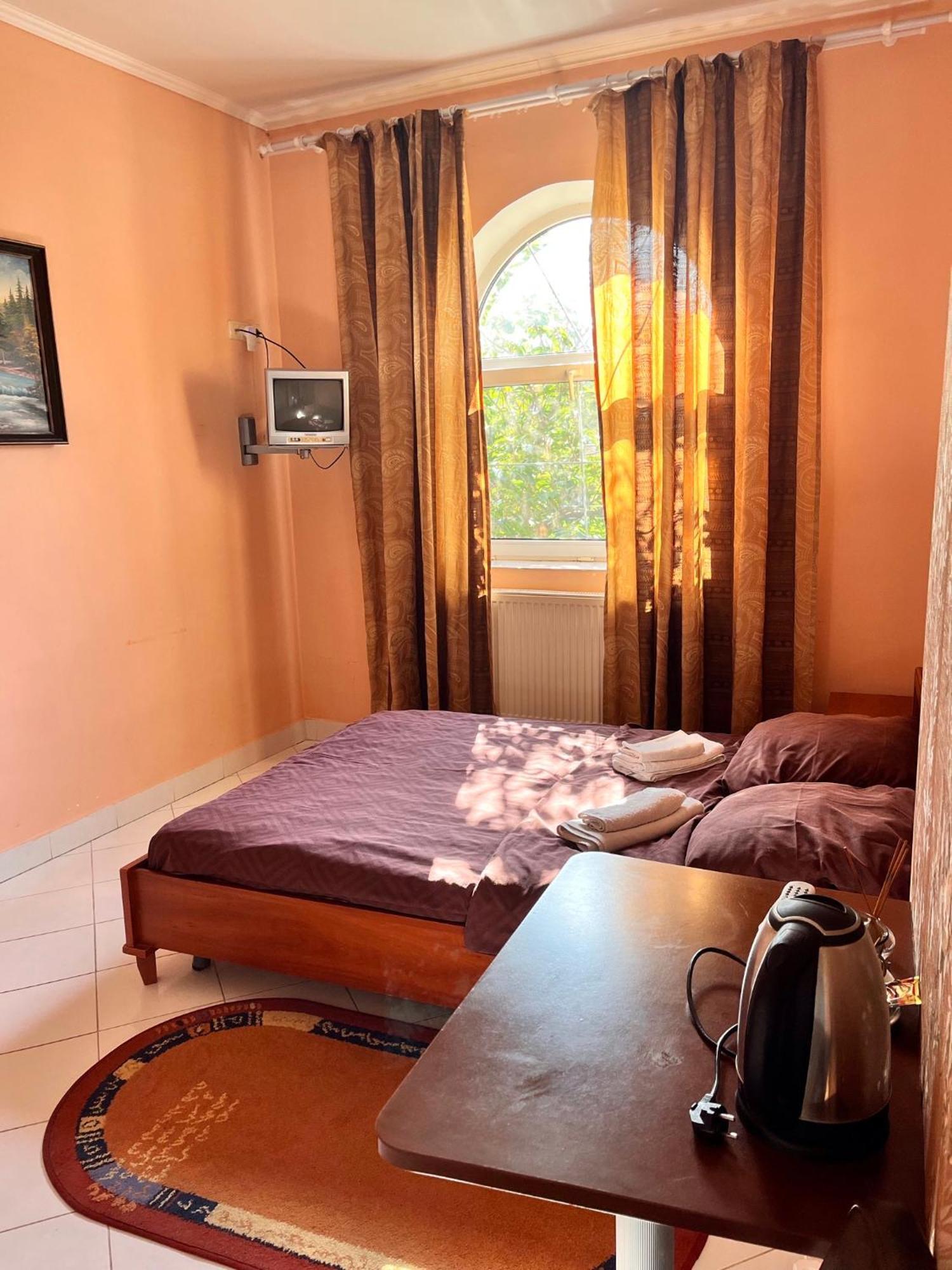 Mala Praha Hotel Uzjhorod Eksteriør billede