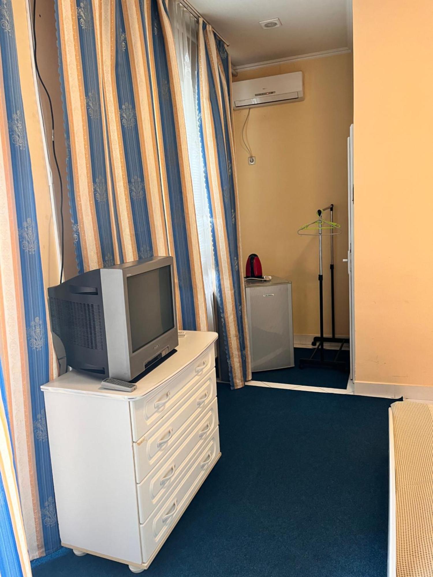 Mala Praha Hotel Uzjhorod Eksteriør billede