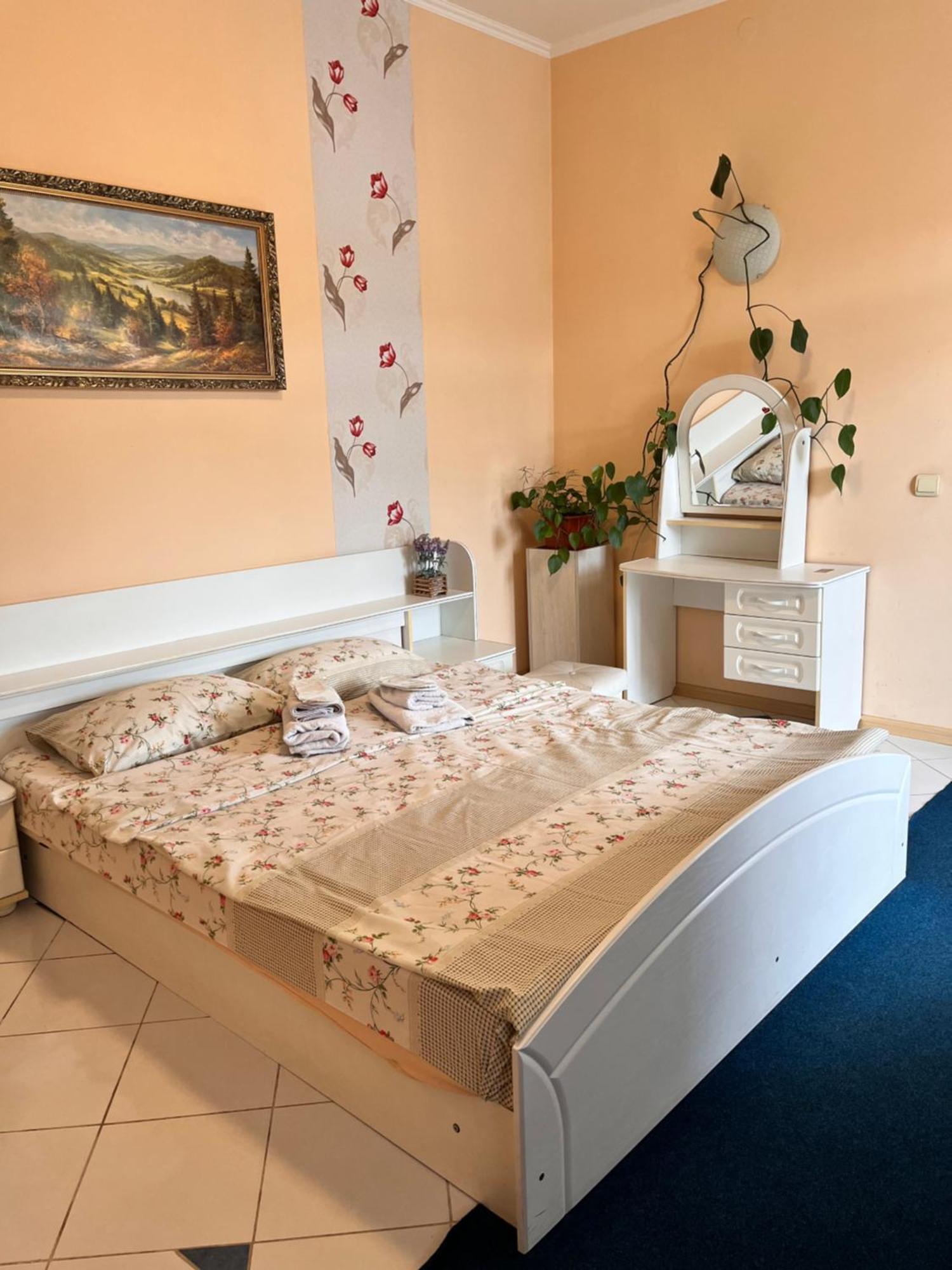 Mala Praha Hotel Uzjhorod Eksteriør billede