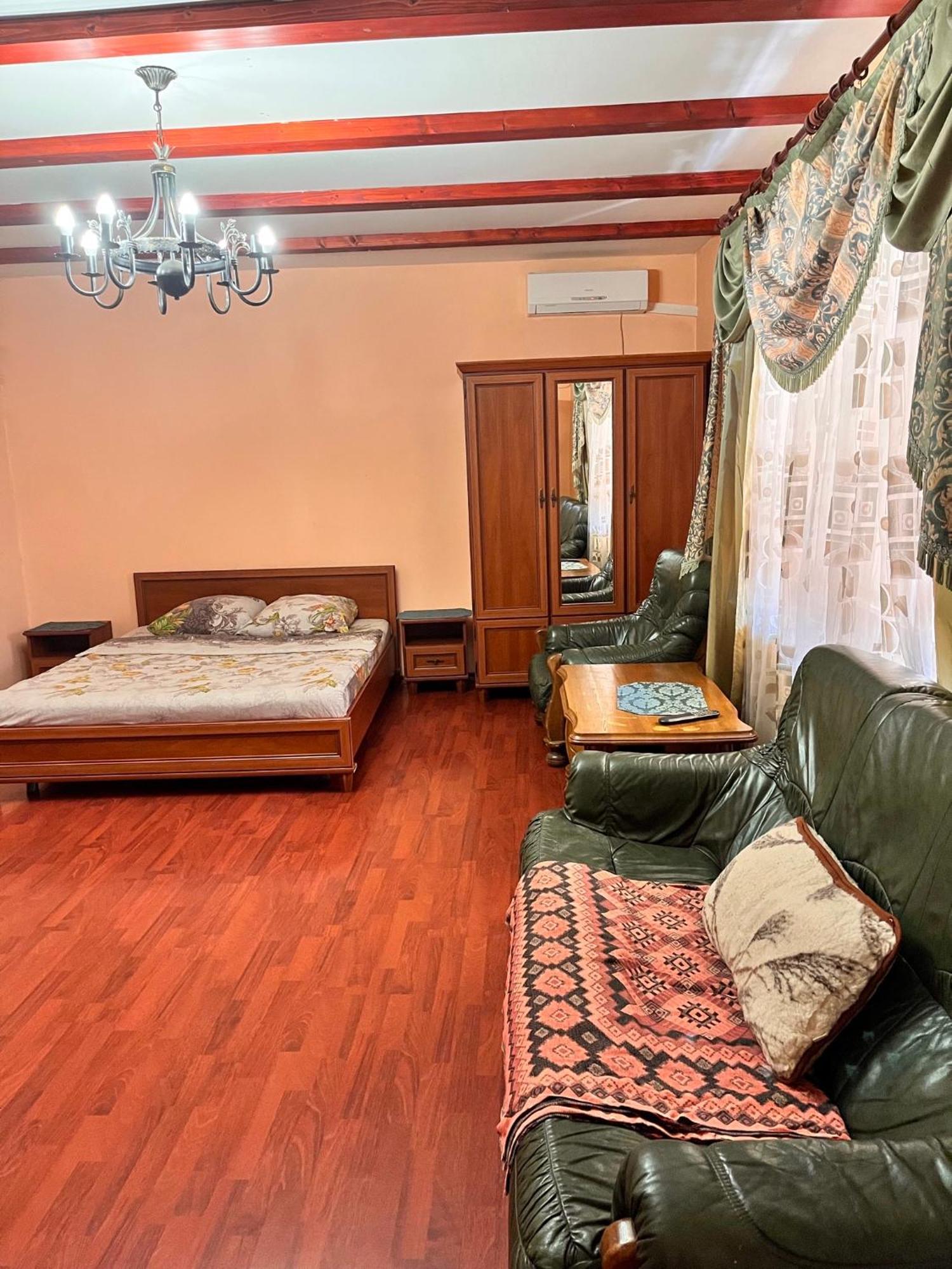 Mala Praha Hotel Uzjhorod Eksteriør billede